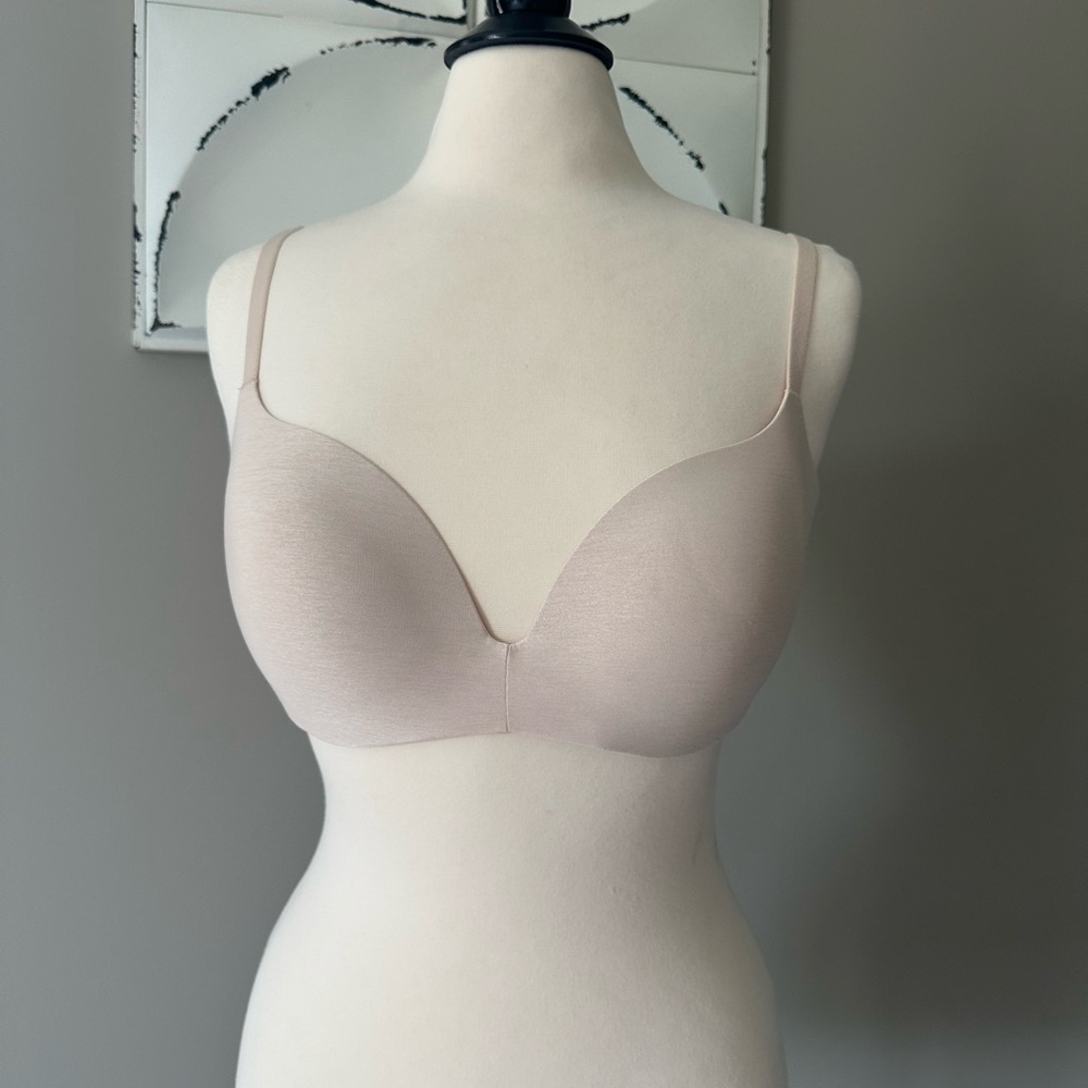 PINK Victoria's Secret Beige Light Lift Bra